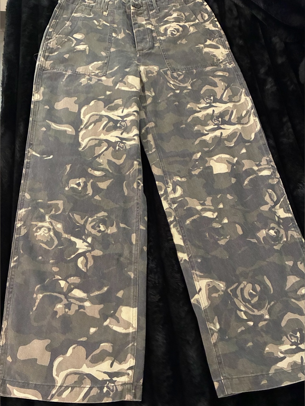 New Womens Camo Rose Wide Leg Pants  Size Medium